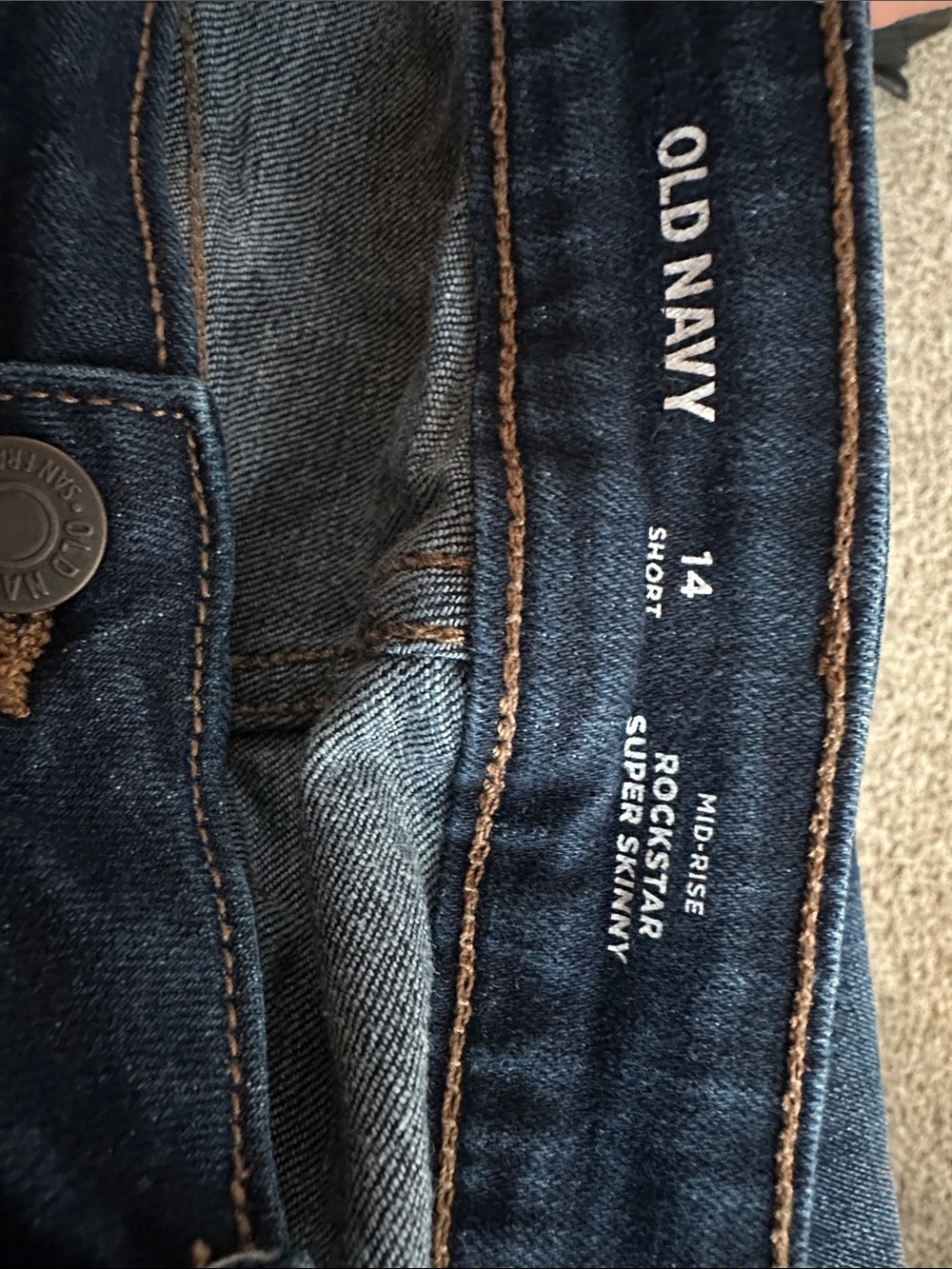 Old Navy Women's Mid-Rise Rockstar Super Skinny Jeans - Dark wash - Picture 3 of 4